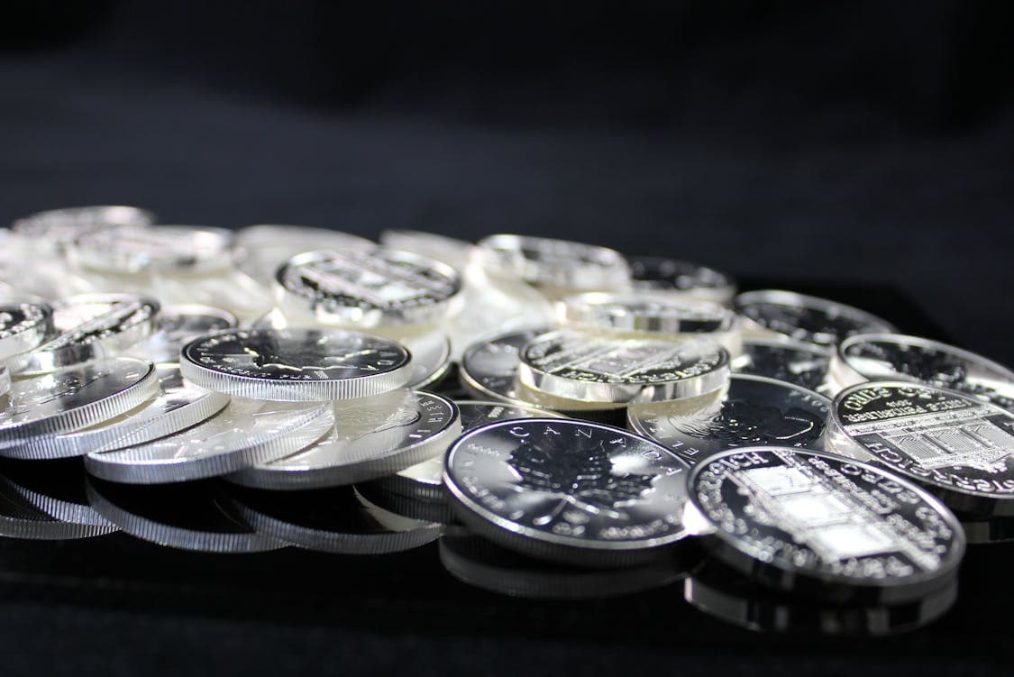 When Is the Best Time to Buy Silver? Experts Explain